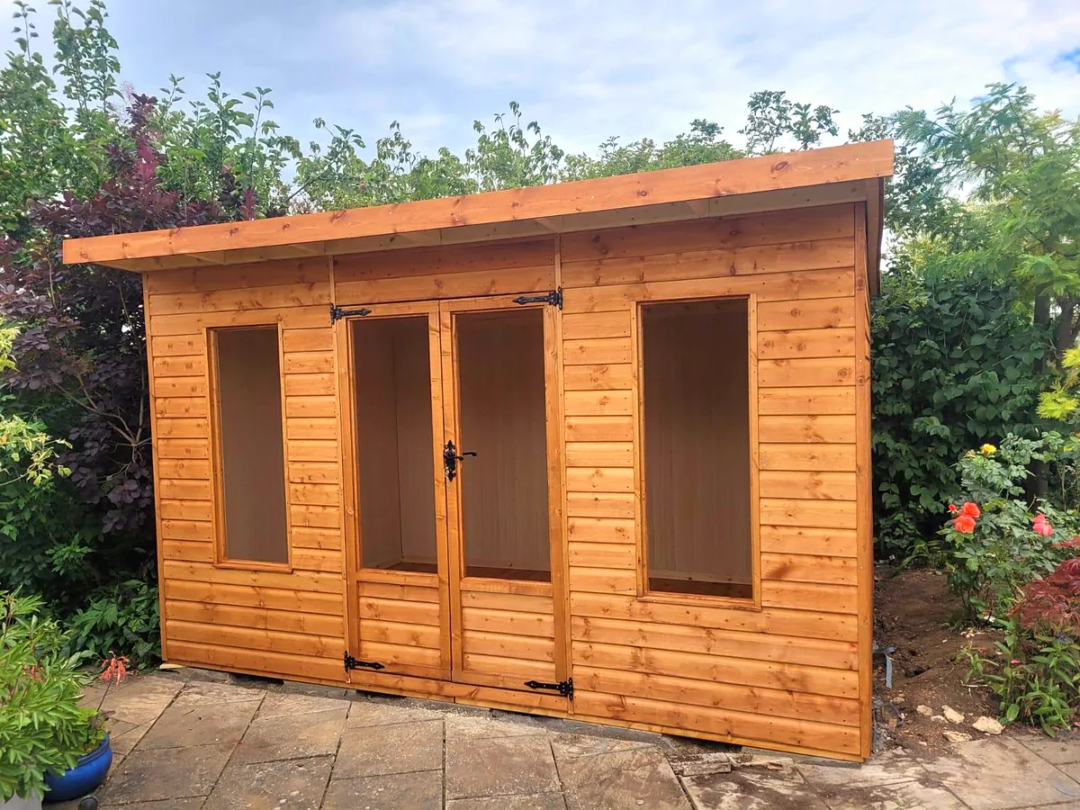 Pent roof summer house with full-height windows